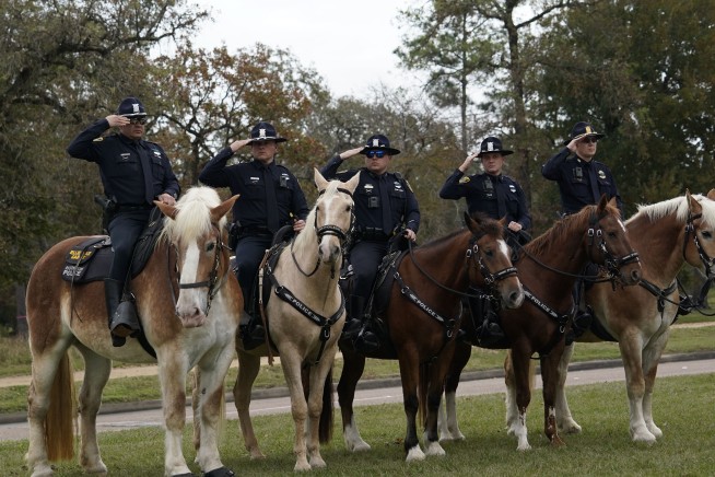 Thousands salute Bush funeral train 4141 on final Texas ride