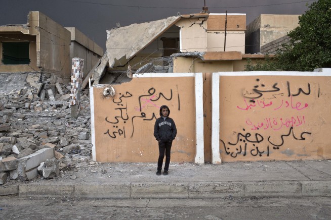 Iraqis demand food from troops in newly cleared Mosul areas