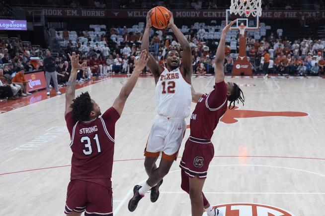 Texas beats South Carolina behind Swain's 22 points, 10 rebounds