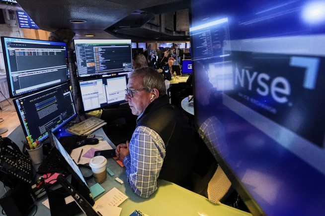 US stocks drift and Chinese markets rise as trade talks start between the world's largest economies