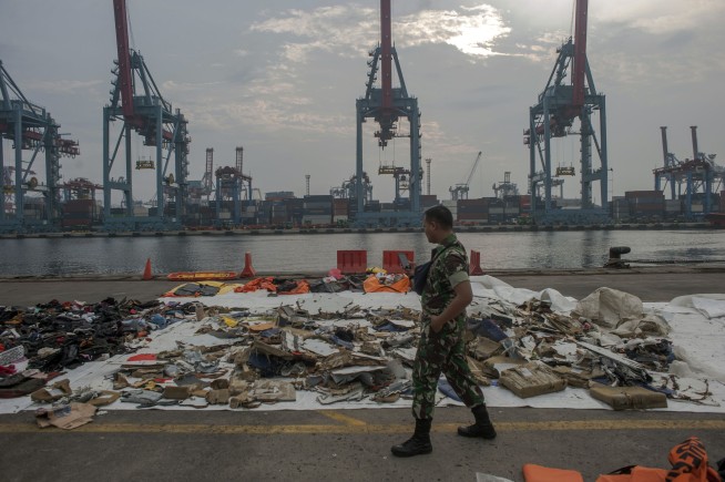 Indonesia search recovers crashed jet's flight recorder