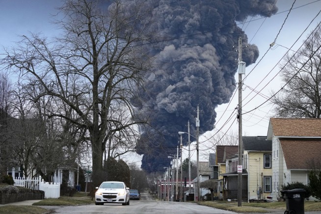 Upset Ohio town residents seek answers over train derailment