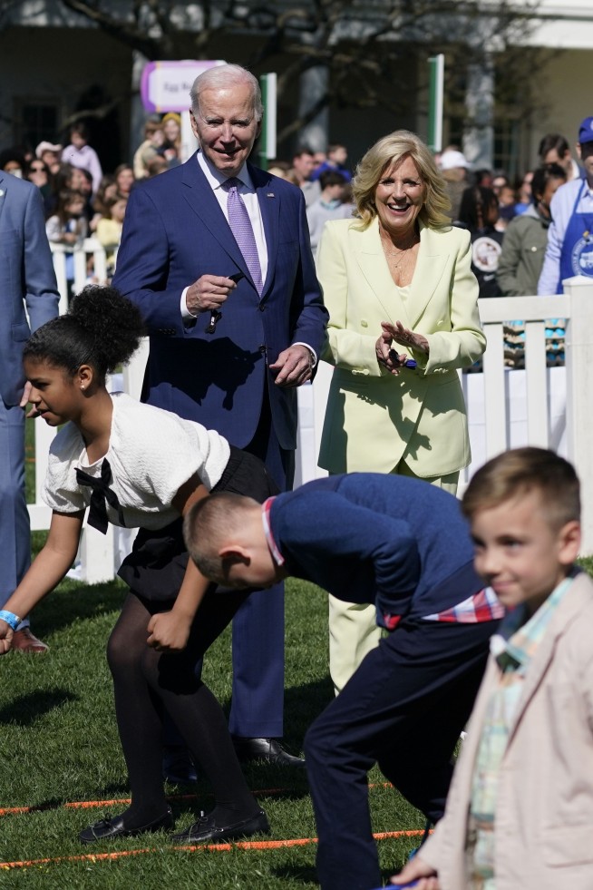 Biden kicks off Easter egg roll with talk of reelection bid