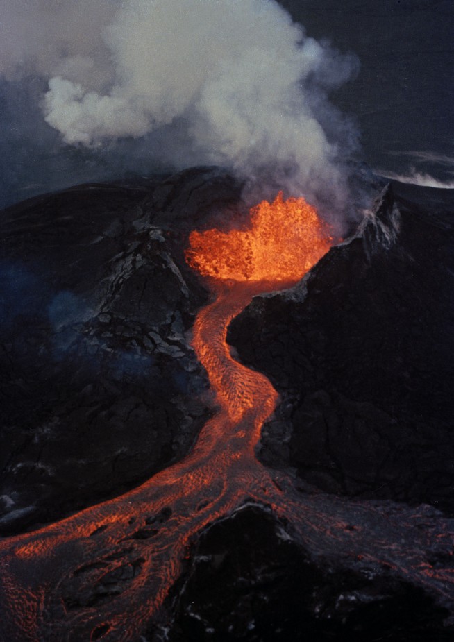 Hawaii's Big Island gets warning as huge volcano rumbles