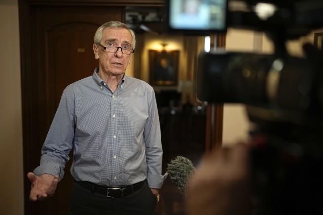 Kremlin offers mixed view of Gorbachev's historic role