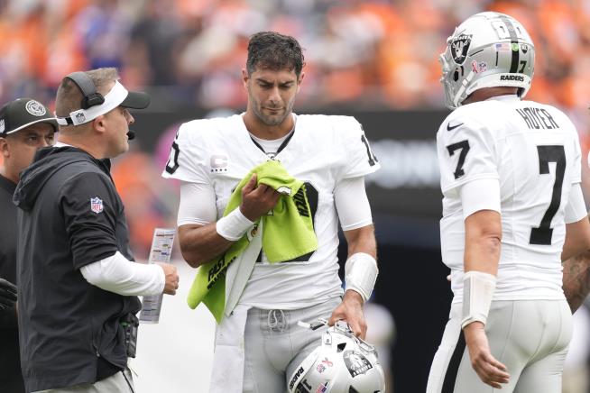 Raiders Receive Brutal Injury Update On QB Jimmy Garoppolo