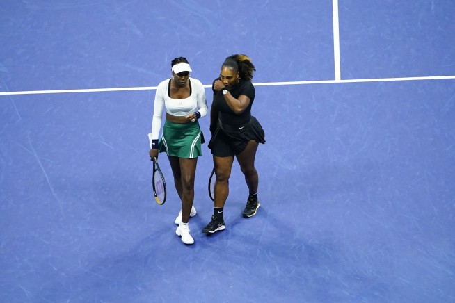 Serena, Venus Williams lose in 1st round of US Open doubles