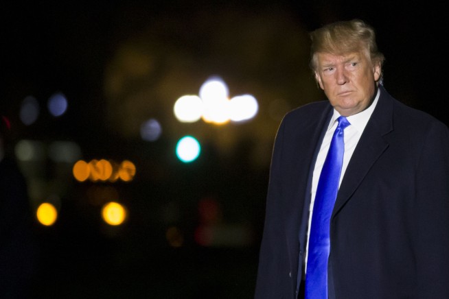 Judge blocks Trump's asylum policy but delays enforcement