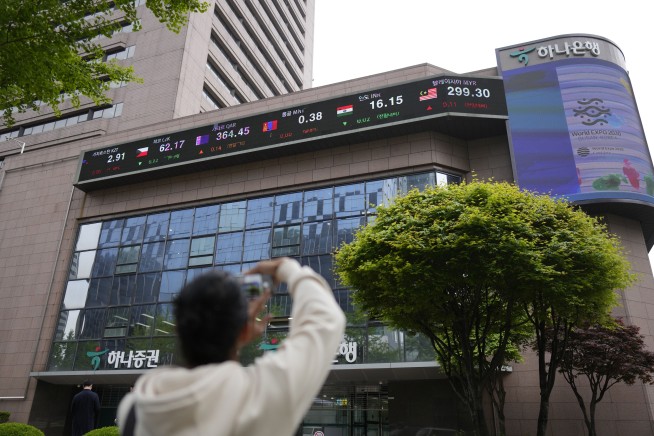 Stock market today: Asian shares trading mostly lower