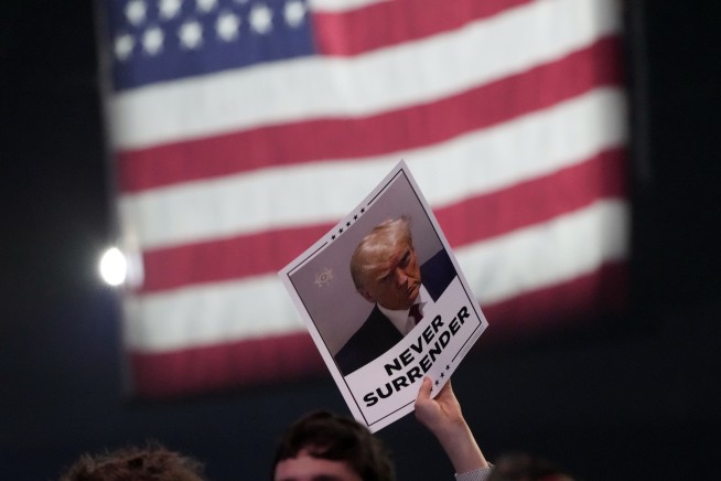 Trump challenges Biden to a cognitive test but confuses the name of the doctor who tested him