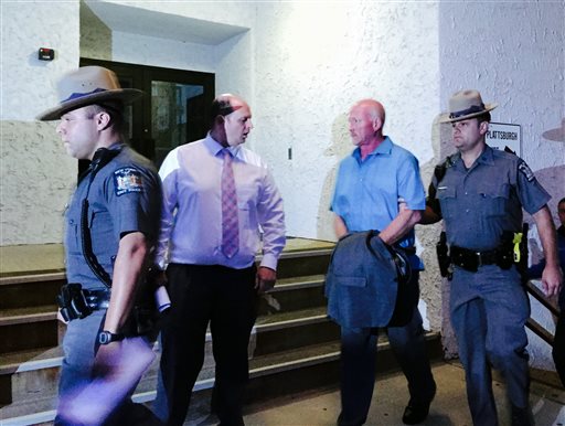 Guard arrested for aiding convicts faces arraignment