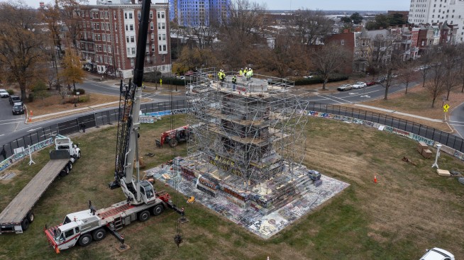 Crews may have found 1887 time capsule in Lee statue base