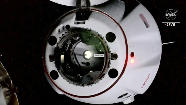 SpaceX delivers Russian, Native American women to station