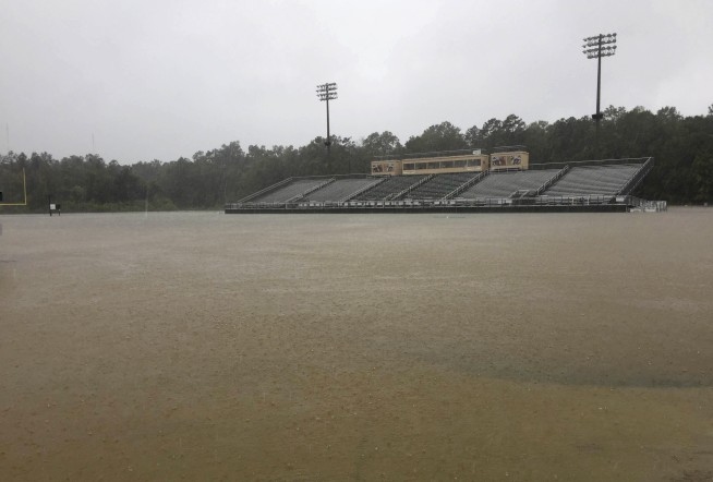 Matthew touches off flash flooding in North Carolina