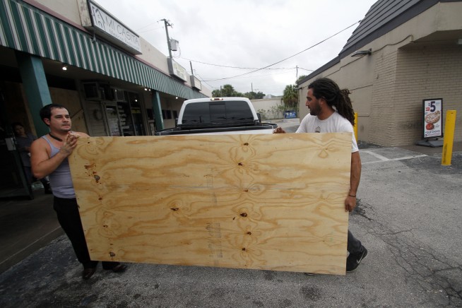 The Latest: Obama speaks with governors ahead of Matthew
