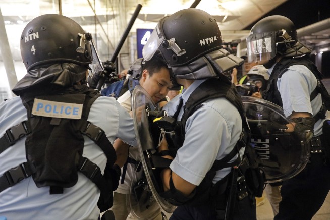 Flights restart at Hong Kong airport as protesters apologize