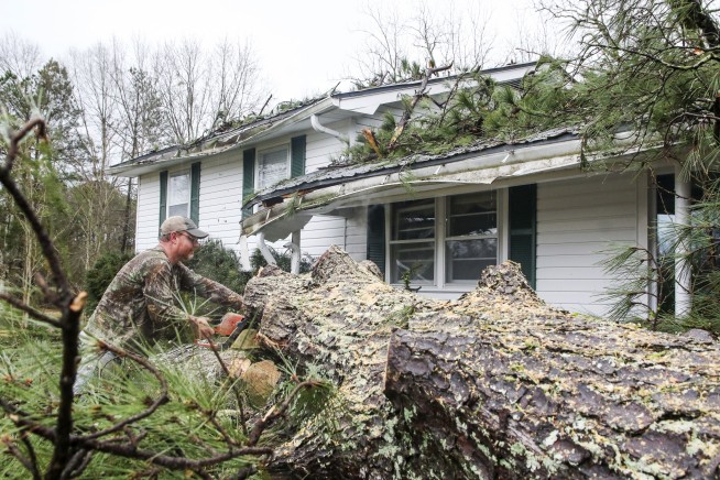 Bad weather moves north as southern storms leave 4 dead