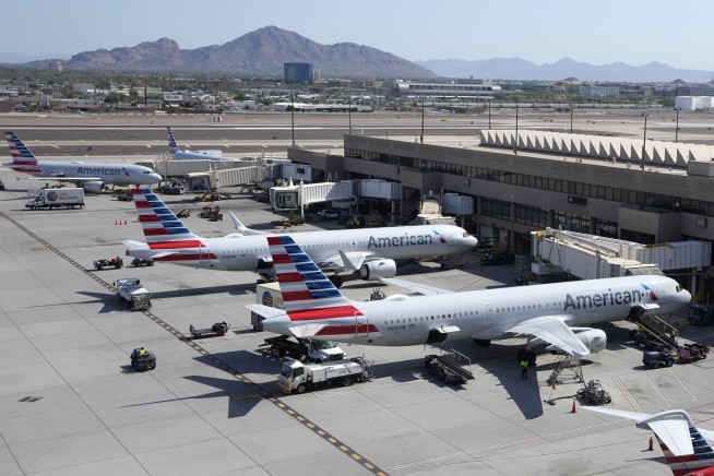 Heavy travel day starts with brief grounding of all American Airlines flights