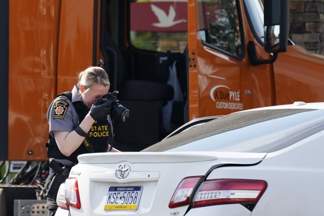 Man pumping gas at convenience store killed, shooter dead