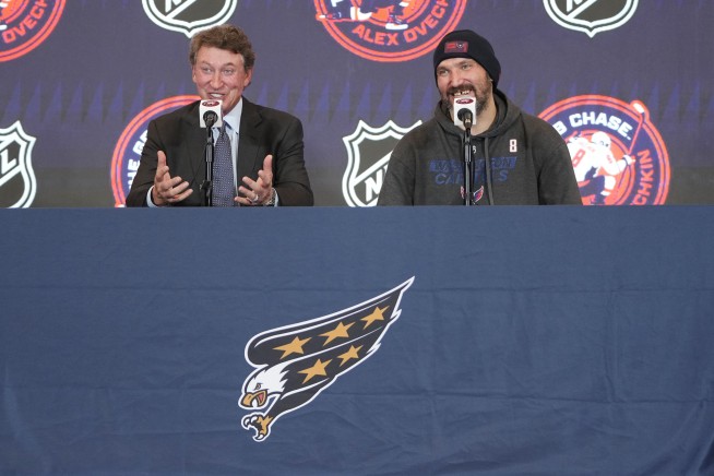 Alex Ovechkin and Wayne Gretzky are tied at 894 goals. Ovechkin can break the record Sunday