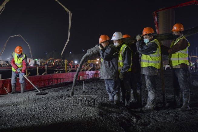 Health experts: Human-to-human spread of new virus worrying