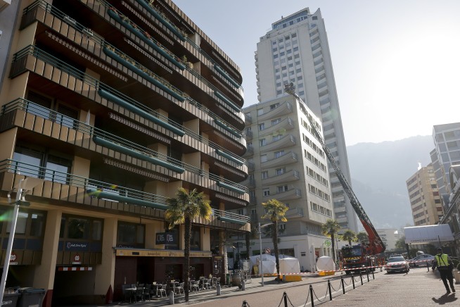 4 dead, 1 injured, after family falls from Swiss building
