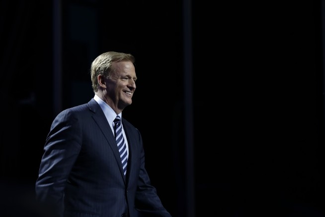 Garrett 1st to Browns, Bears trade up for QB Trubisky