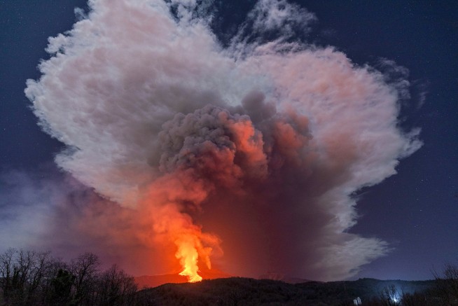 Etna keeps up its spectacular explosions; ash rains on towns