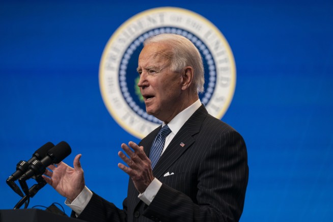 AP sources: Biden to pause oil drilling on public lands