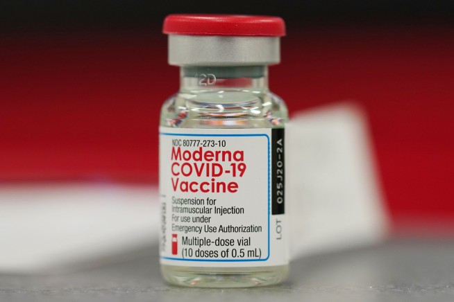 FDA panel endorses lower-dose Moderna COVID shot for booster