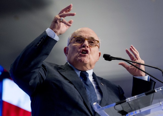 Giuliani urges Ukraine to investigate Democrats