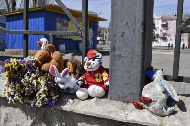 Mariupol mayor says siege has killed more than 10K civilians