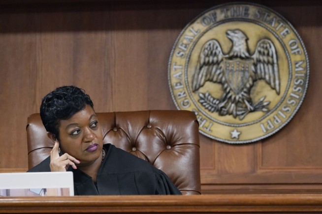 Mississippi judge vacates her order that a newspaper remove its editorial criticizing local leaders