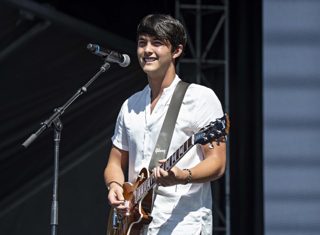 'Idol' winner Laine Hardy accused of bugging ex's dorm room