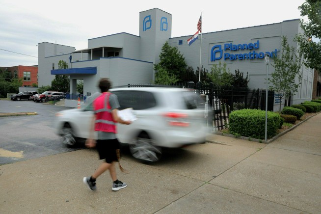 Order: Abortions can continue at Missouri's lone clinic