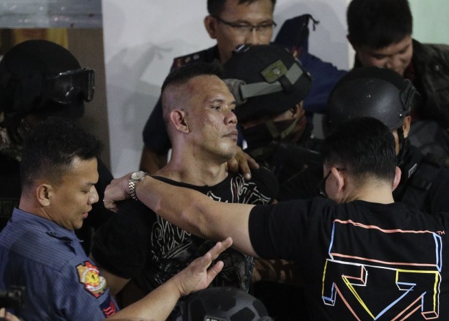 Ex-guard frees dozens of hostages in Manila mall, is subdued
