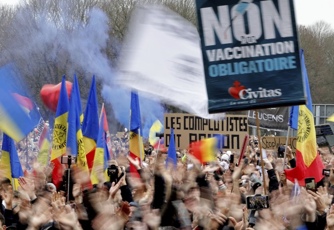 Water cannon, tear gas at COVID-19 protests in Brussels