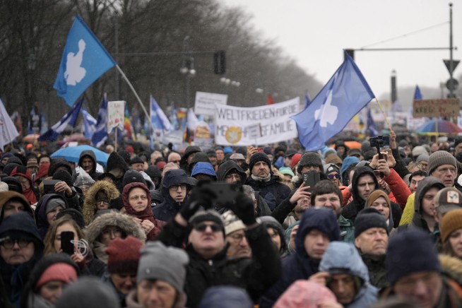 Thousands join Berlin rally calling for Ukraine peace talks