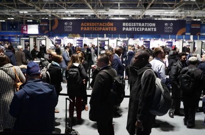 Nearly 200 countries attend ambitious climate talks