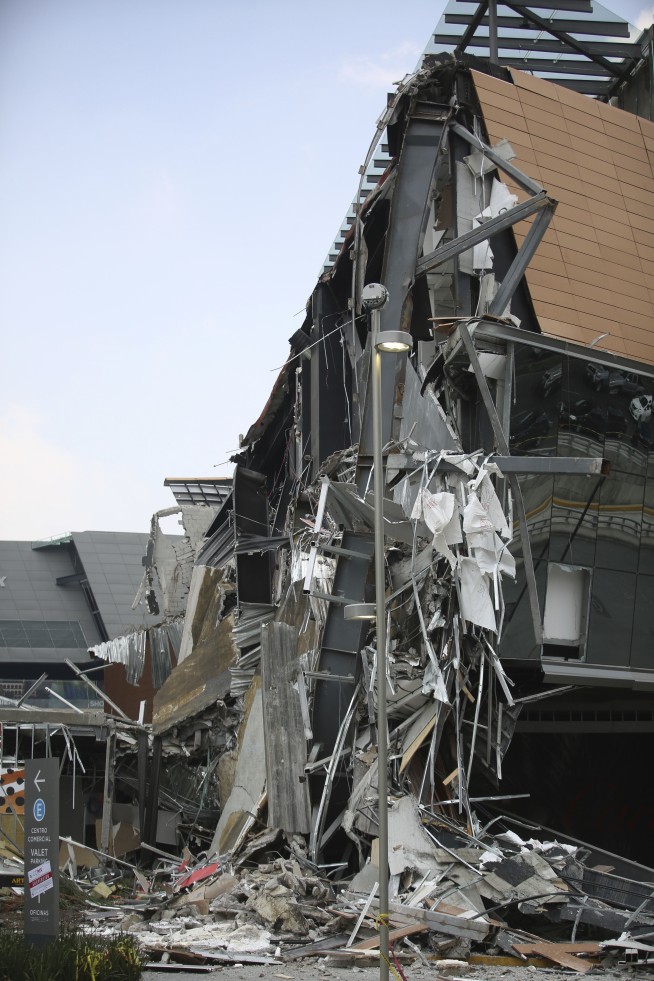 Controversial shopping mall partly collapses in Mexico City