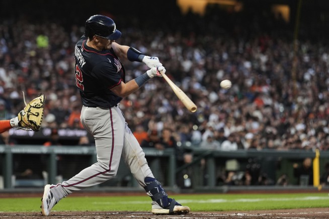 A ball thrown from the stands causes moment of confusion in Braves-Giants game