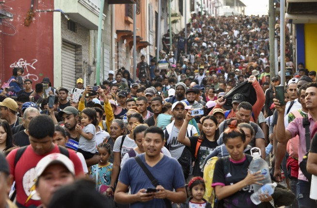3,000 migrants begin walk north from southern Mexico