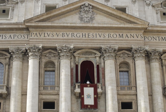 Pope wishes Christmas peace to those scarred by war