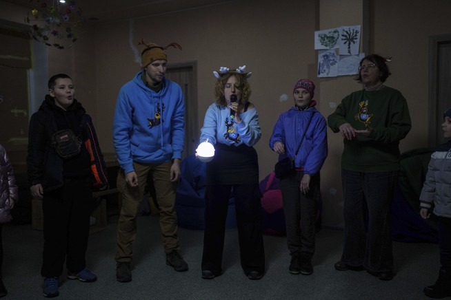 'Reindeer' volunteers bring holiday magic to Ukrainian children living on the frontlines