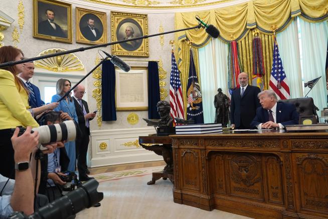 Trump plans to attend Wednesday's Supreme Court hearing on his bid to limit birthright citizenship