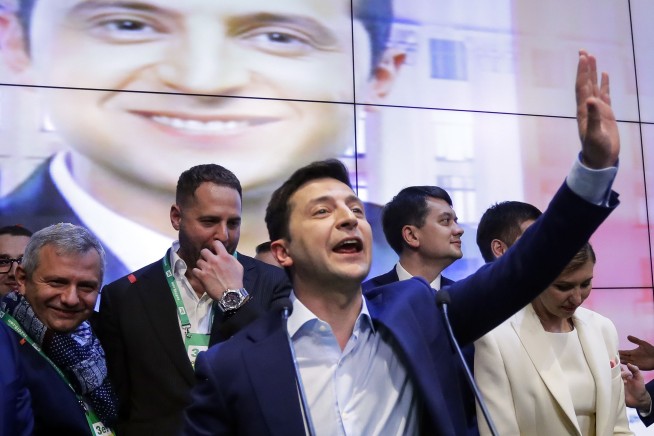 Ukrainian leader felt Trump pressure before taking office