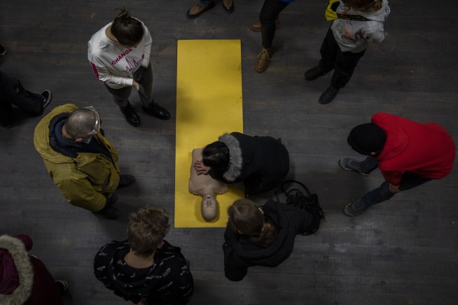 Ukraine talks yield no breakthrough as Russians close in