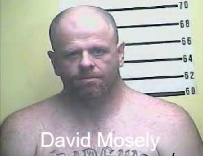 Police: 2 Kentucky inmates injure jail staff, escape