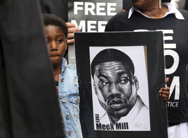 Court orders judge to free rapper Meek Mill on bail