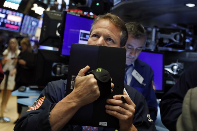 Dow falls 350 points on worries of prolonged trade standoff